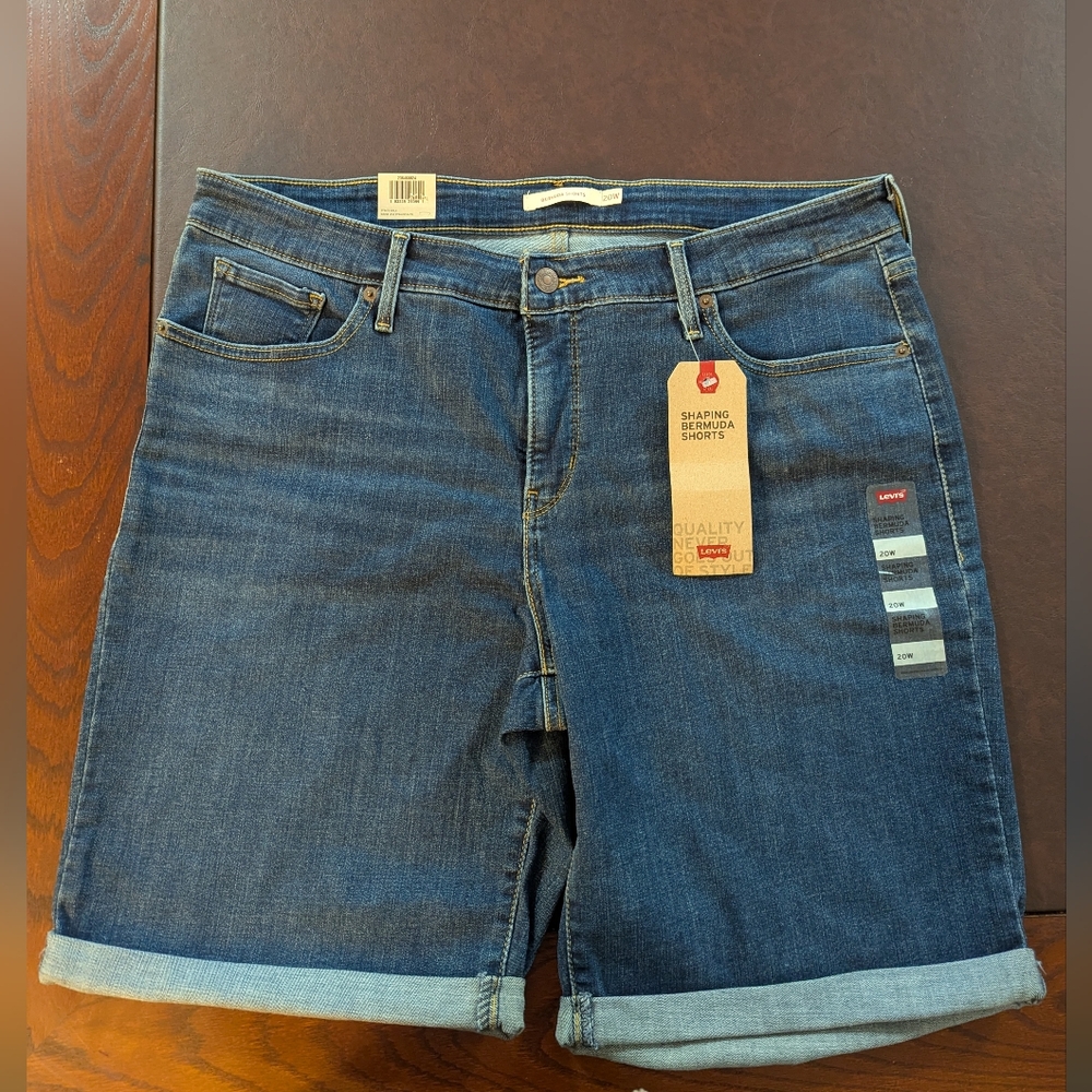 Levi's Denim Tummy Flattening Shorts Size 20 NWT